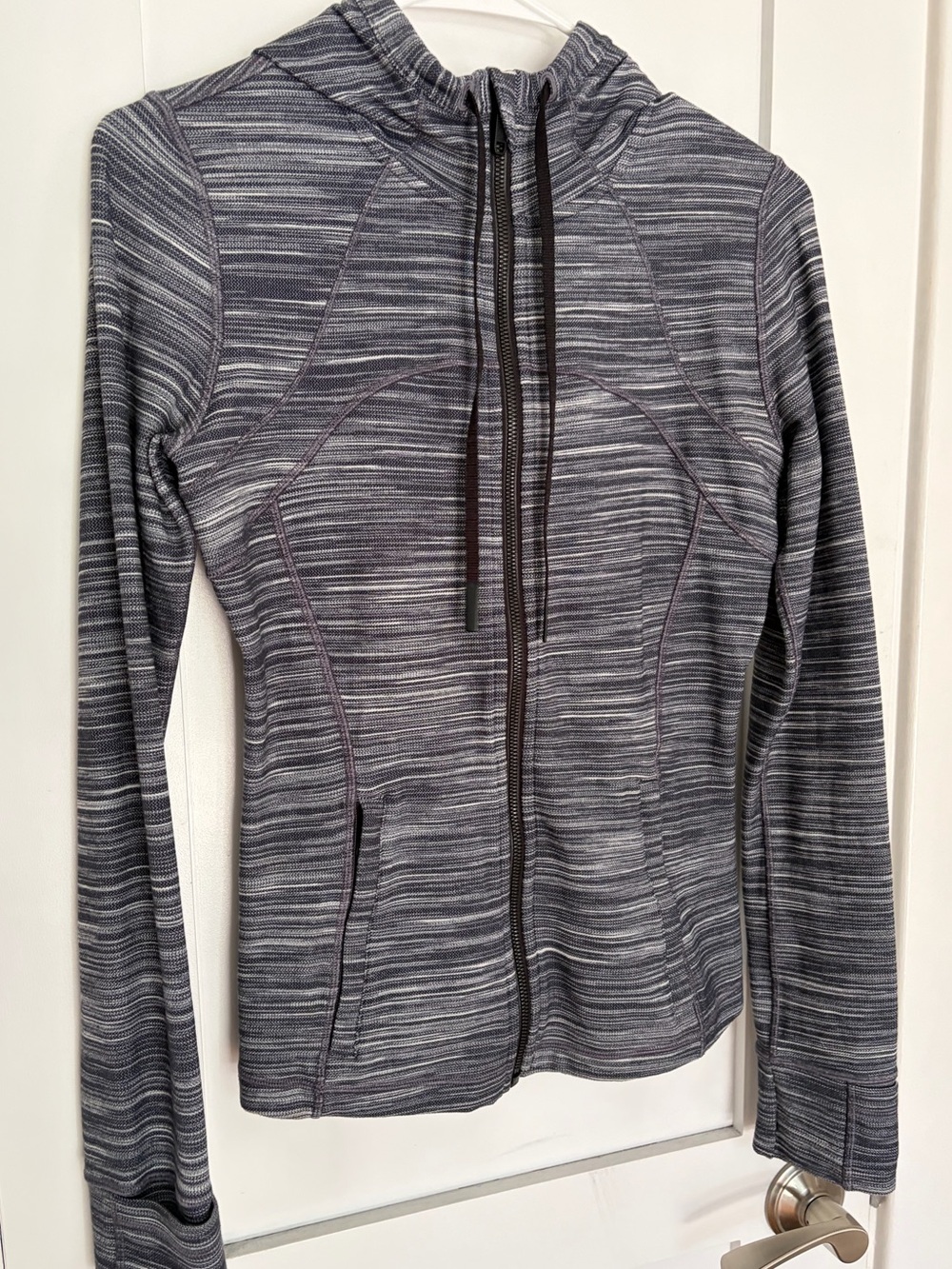 16. Size 6 LULULEMON Grey Patterned Nulu Hooded Define Jacket